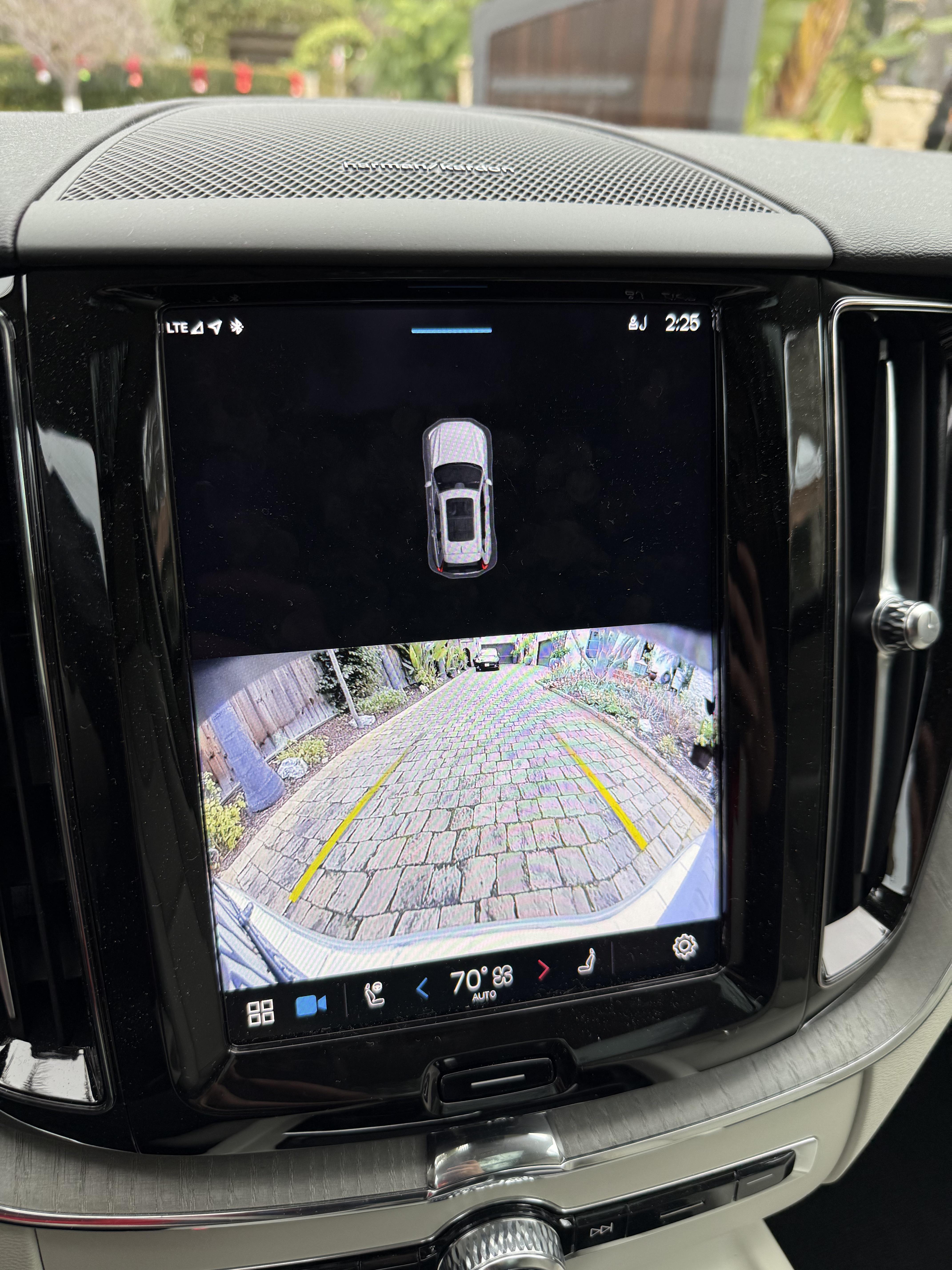 Có ai khác cũng bị lỗi camera 360 độ không hoạt động khi lùi xe không? : R/ Volvo