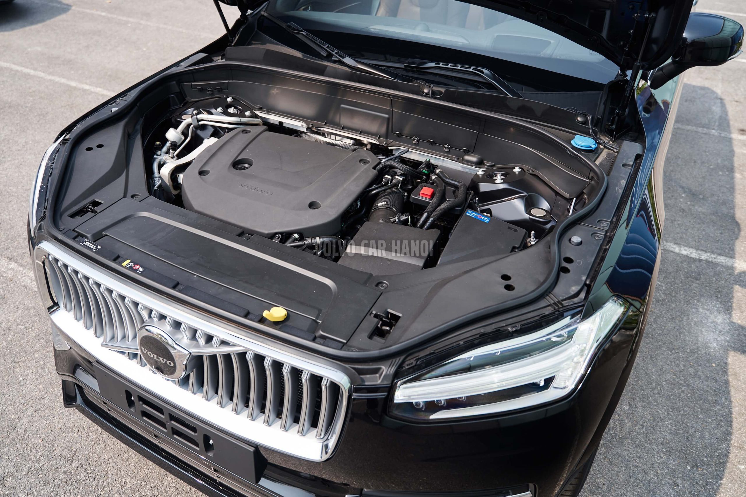 Rửa khoang máy xe Volvo: Có nên làm? Nguy cơ và lợi ích? Volvo XC90 T8 Plug In Hybrid Ultra 2025 – VOLVO HỒ CHÍ MINH – XE NHẬP KHẨU CAO CẤP